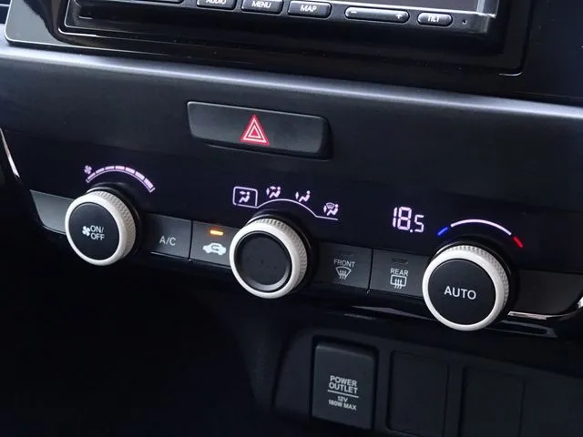 フィット　ｅ：ＨＥＶ（ホンダ）の車両写真