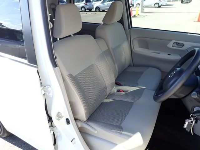 ムーヴ（ダイハツ）の車両写真