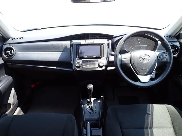 トヨタ　カローラアクシオ　ハイブリッド