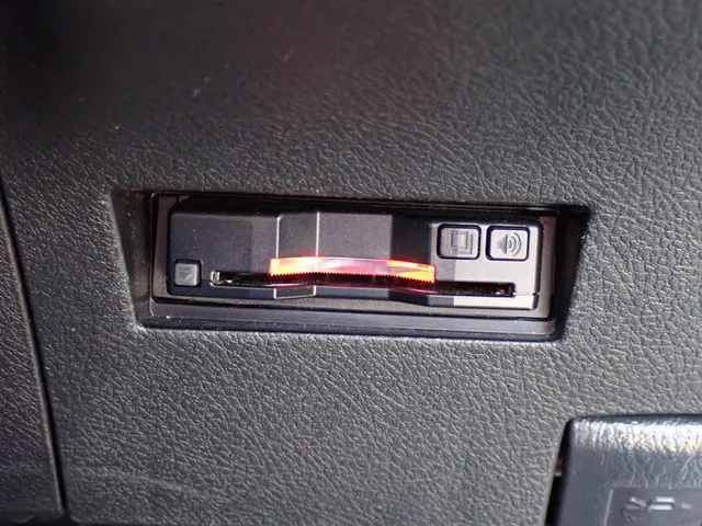 トヨタ　カローラアクシオ　ハイブリッド