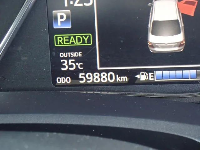 トヨタ　カローラアクシオ　ハイブリッド