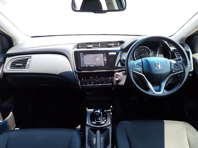 ホンダ グレイス ハイブリッド 4WD