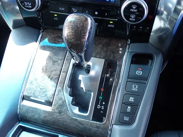 アルファード　ハイブリッド　４ＷＤ（トヨタ）の車両写真