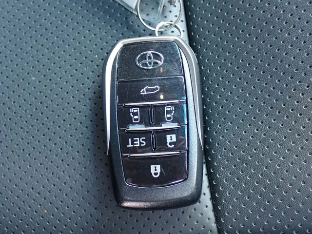 アルファード　ハイブリッド　４ＷＤ（トヨタ）の車両写真