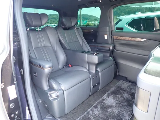 アルファード　ハイブリッド　４ＷＤ（トヨタ）の車両写真