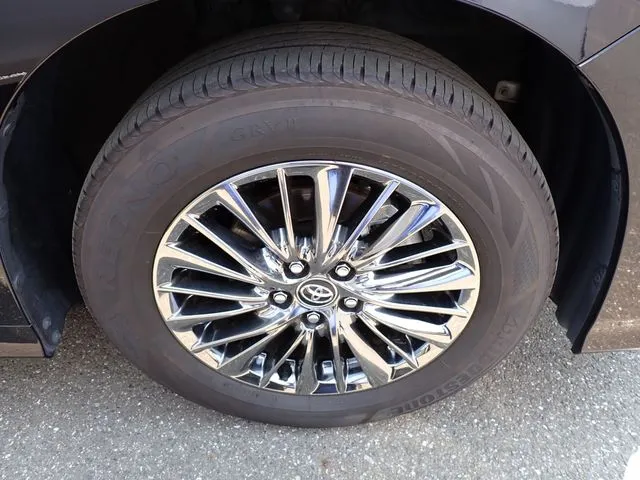 アルファード　ハイブリッド　４ＷＤ（トヨタ）の車両写真