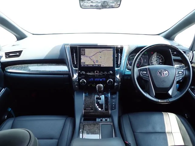 アルファード　ハイブリッド　４ＷＤ（トヨタ）の車両写真