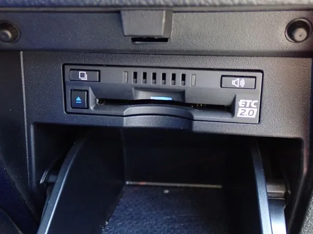 アルファード　ハイブリッド　４ＷＤ（トヨタ）の車両写真