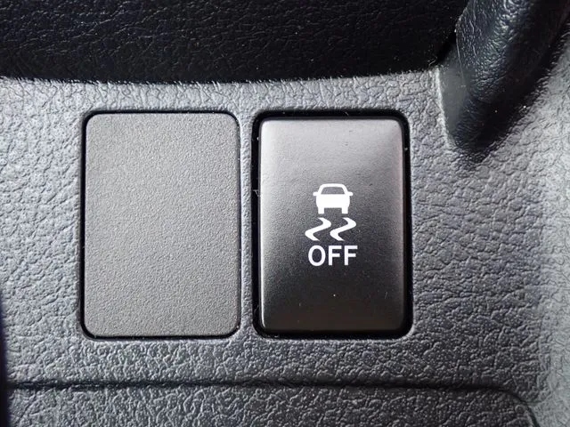 トヨタ カローラアクシオ 4WD