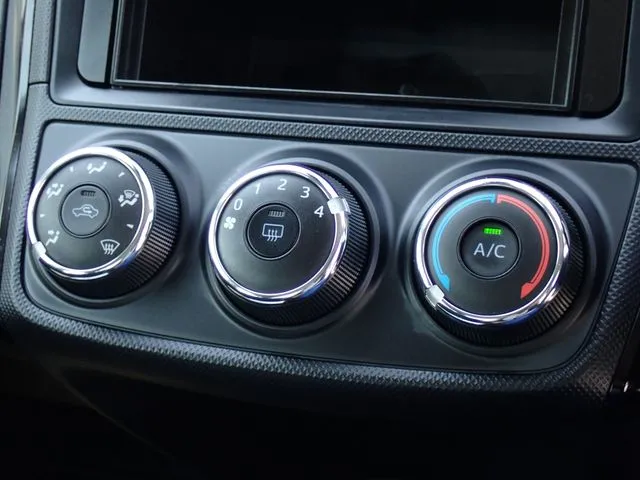 トヨタ カローラアクシオ 4WD