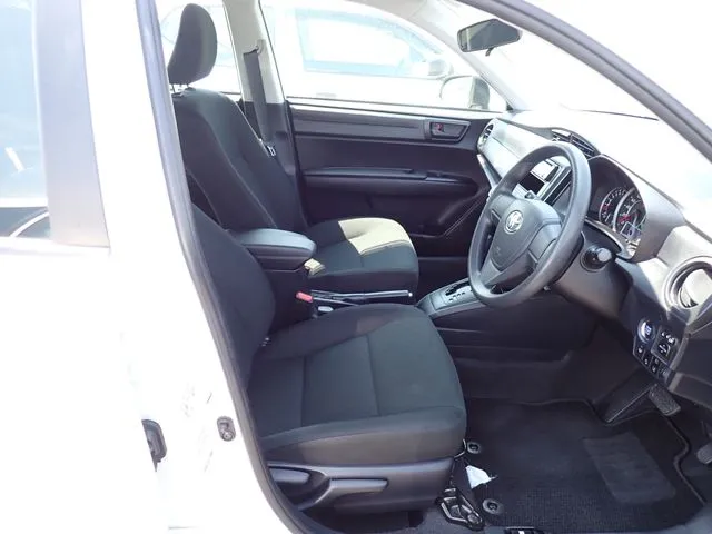 トヨタ カローラアクシオ 4WD