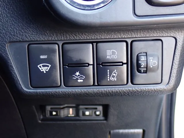 トヨタ カローラアクシオ 4WD