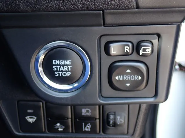 トヨタ カローラアクシオ 4WD