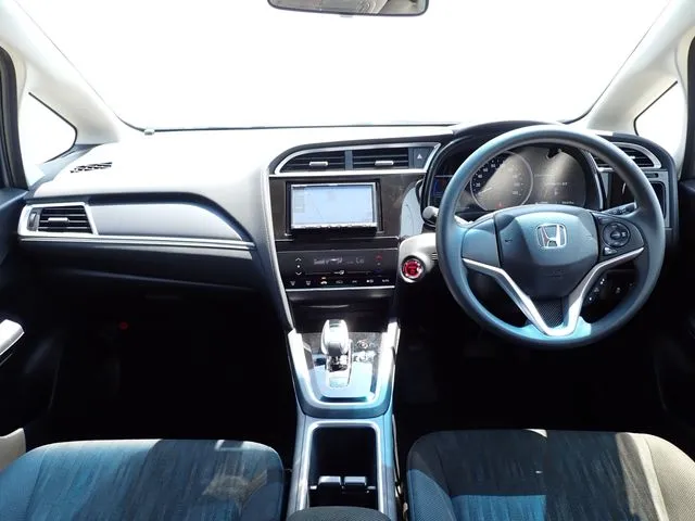 ホンダ　シャトル　ハイブリッド