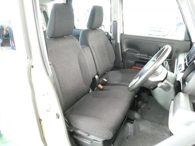 スペーシア（スズキ）の車両写真