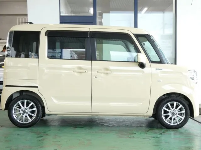スペーシア（スズキ）の車両写真