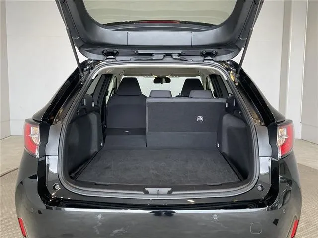 カローラ　ツーリング　ハイブリッド（トヨタ）の車両写真