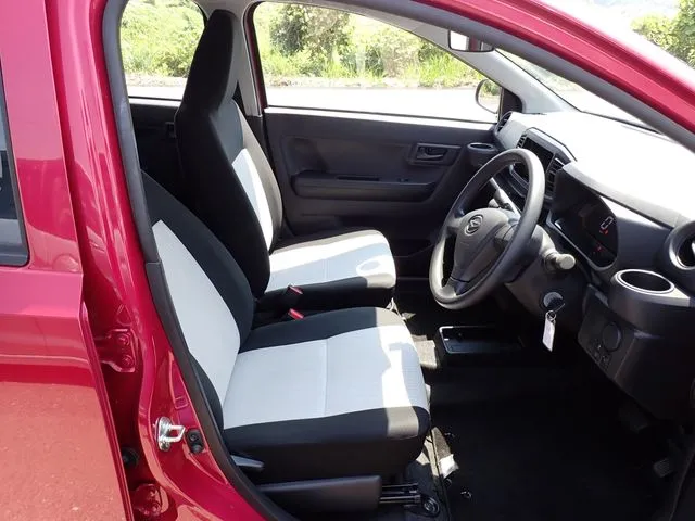 ダイハツ　ミラ　イース