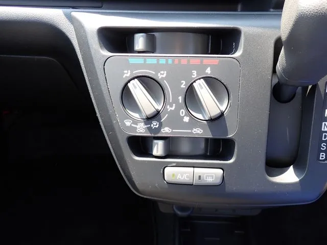 ダイハツ　ミラ　イース