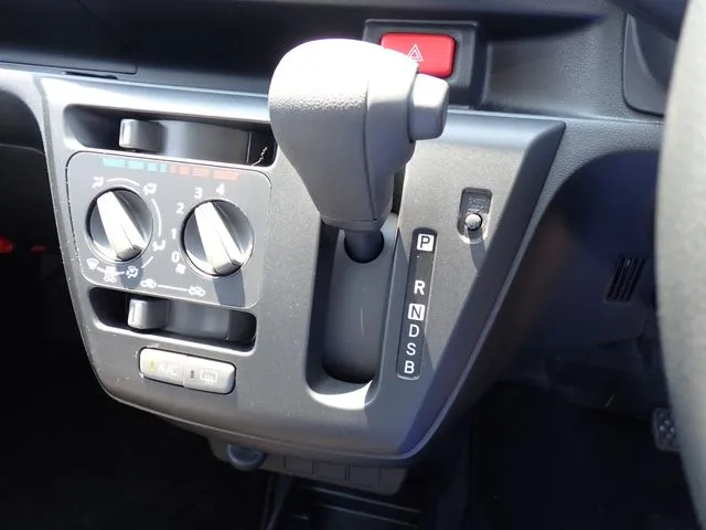 ダイハツ　ミラ　イース