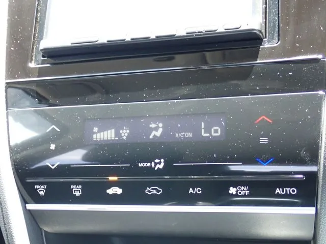 シャトル　ハイブリッド（ホンダ）の車両写真