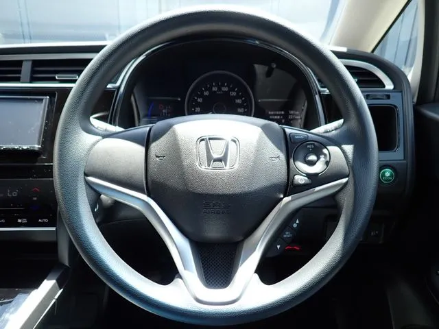 シャトル　ハイブリッド（ホンダ）の車両写真