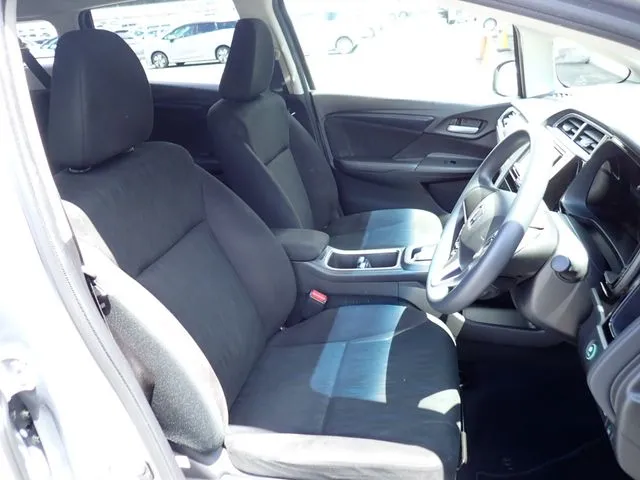 シャトル　ハイブリッド（ホンダ）の車両写真