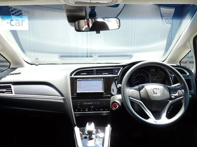 シャトル　ハイブリッド（ホンダ）の車両写真