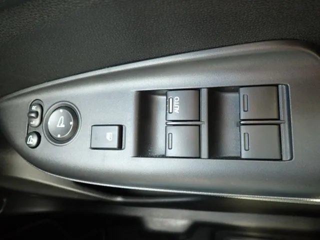 シャトル　ハイブリッド（ホンダ）の車両写真