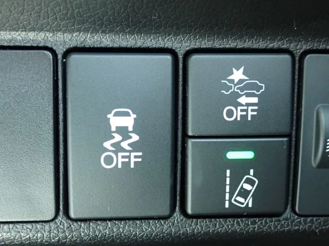 シャトル　ハイブリッド（ホンダ）の車両写真