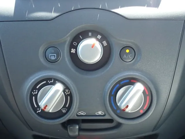 ノート（ニッサン）の車両写真