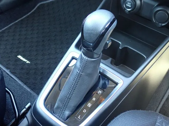 スズキ　スイフト