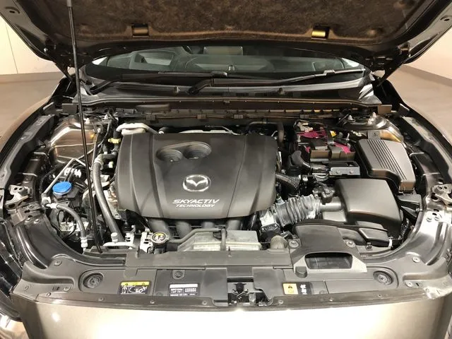 マツダ　アテンザ　セダン