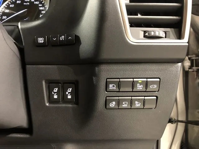 トヨタ　レクサス　ＮＸ３００ｈ