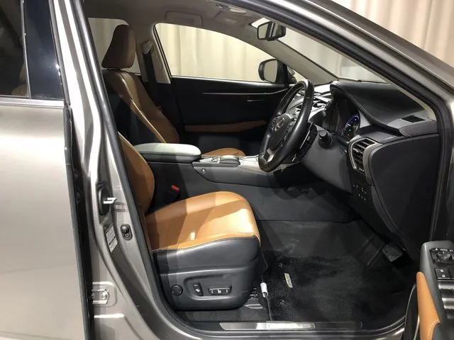 トヨタ　レクサス　ＮＸ３００ｈ