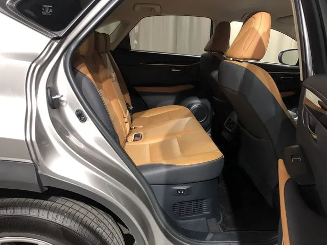 トヨタ　レクサス　ＮＸ３００ｈ