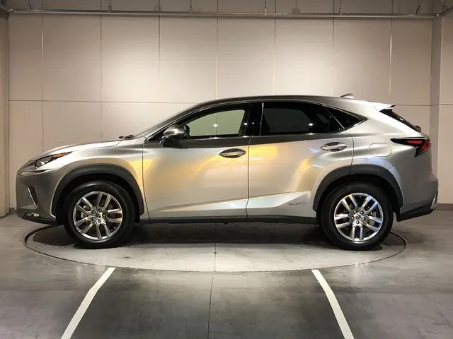 トヨタ　レクサス　ＮＸ３００ｈ