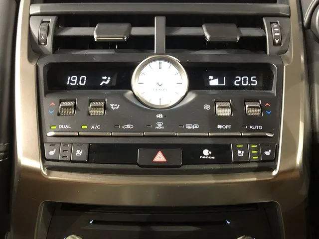 トヨタ　レクサス　ＮＸ３００ｈ