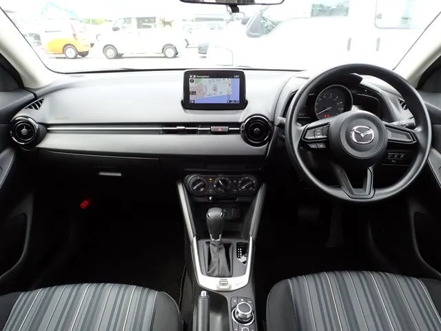 マツダ MAZDA2