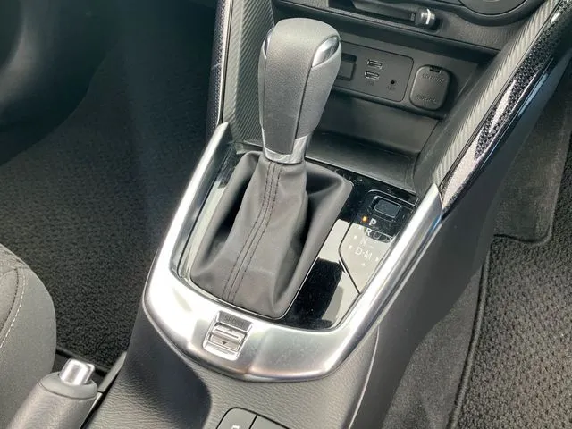 マツダ　デミオ　４ＷＤ