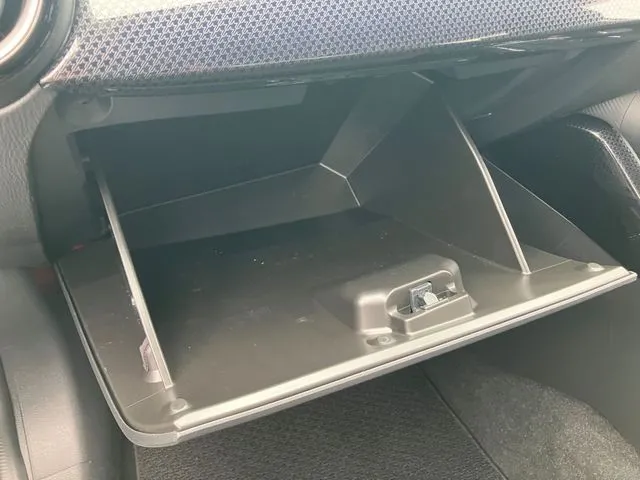 マツダ　デミオ　４ＷＤ