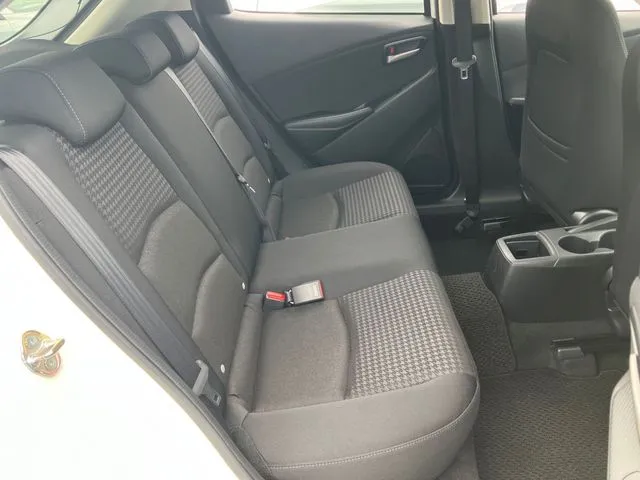 マツダ　デミオ　４ＷＤ