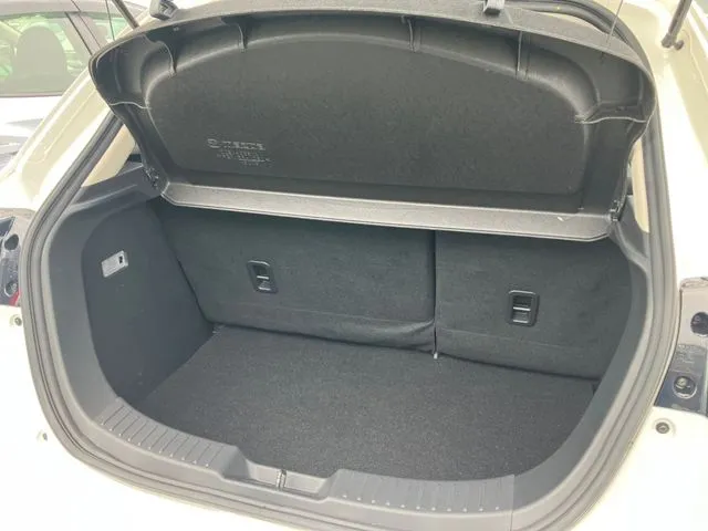 マツダ　デミオ　４ＷＤ