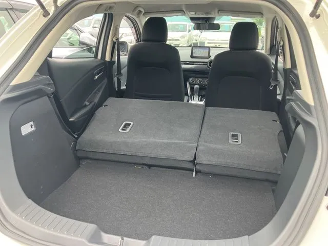 マツダ　デミオ　４ＷＤ