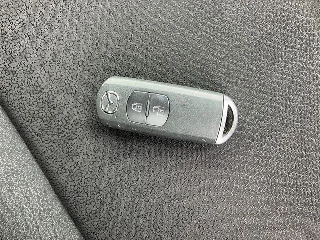 マツダ　デミオ　４ＷＤ