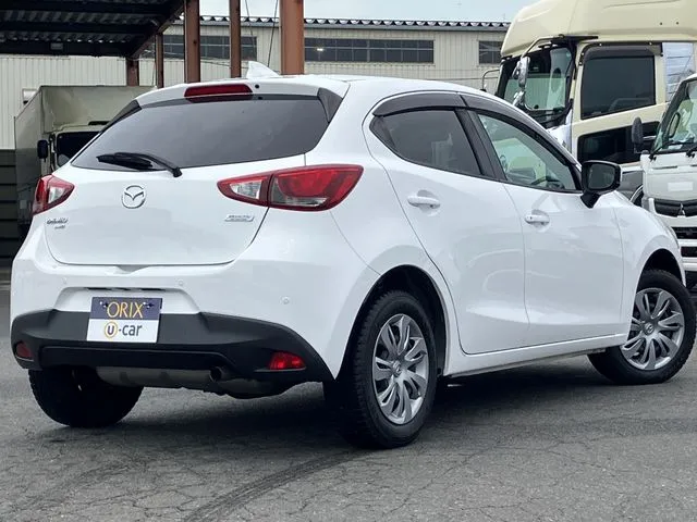 マツダ　デミオ　４ＷＤ