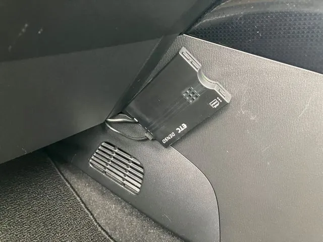 マツダ　デミオ　４ＷＤ