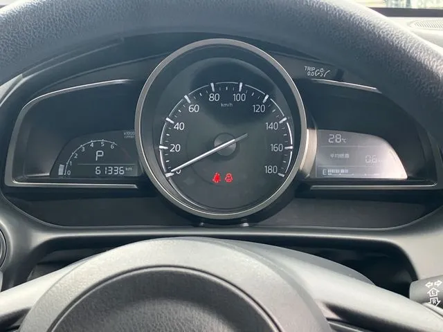 マツダ　デミオ　４ＷＤ