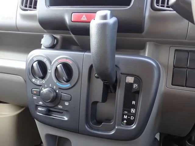 ニッサン　ＮＶ１００クリッパー