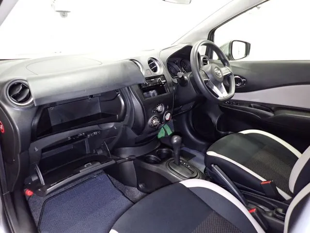 ニッサン　ノート